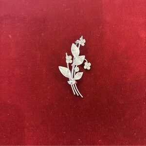 Vintage Krementz Silver Tone Floral Crystal Signed Brooch Pin w/13 Rhinestones